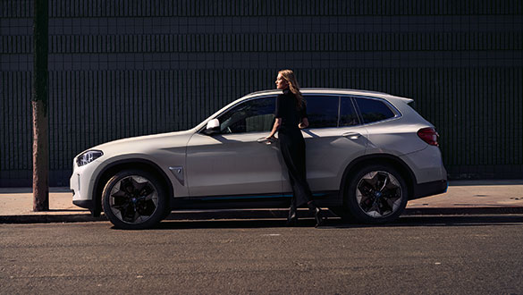 BMW iX3 Fahrerseite