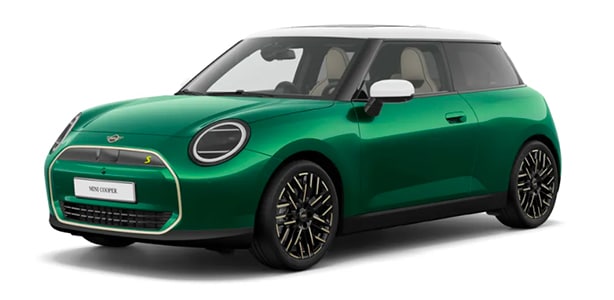 Grüner Mini Cooper Dreitürer mit weißem Dach und futuristischem Design vor weißem Hintergrund