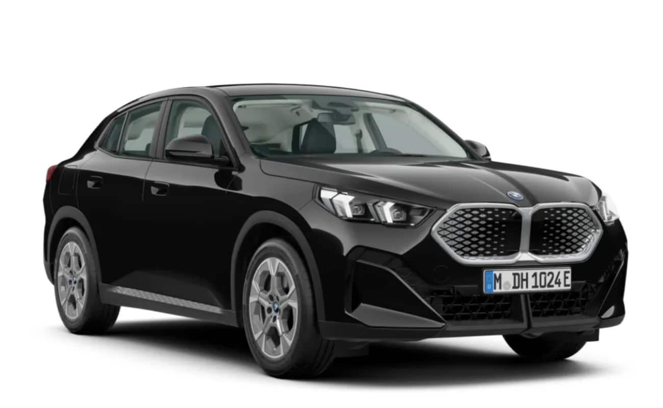 BMW iX2 xDrive30 Schwarz uni mit 18" Aerodynamikräder 866 Bicolor