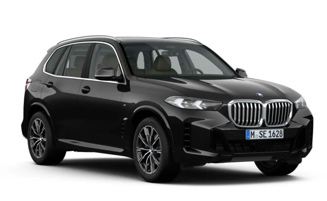 BMW X5 xDrive30d Saphirschwarz metallic mit 20'' M LMR Sternspeiche 740 M Bicolor / MB, NLE