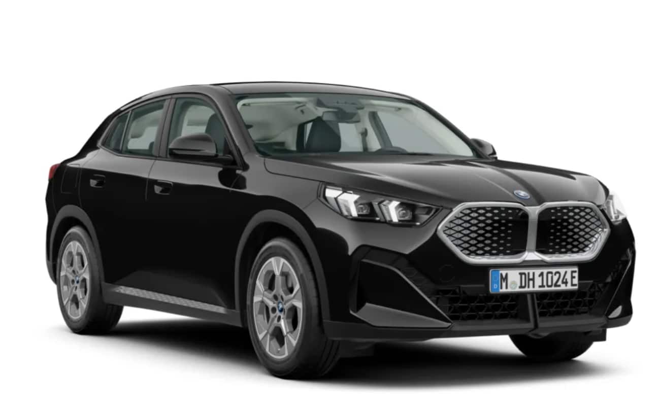 BMW iX2 xDrive30 Schwarz uni mit 18" Aerodynamikräder 866 Bicolor