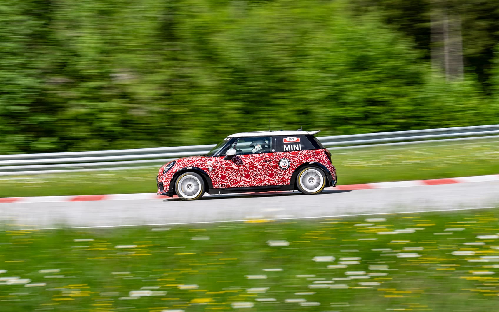 P90549873_highRes_mini-john-cooper-wor-teaser