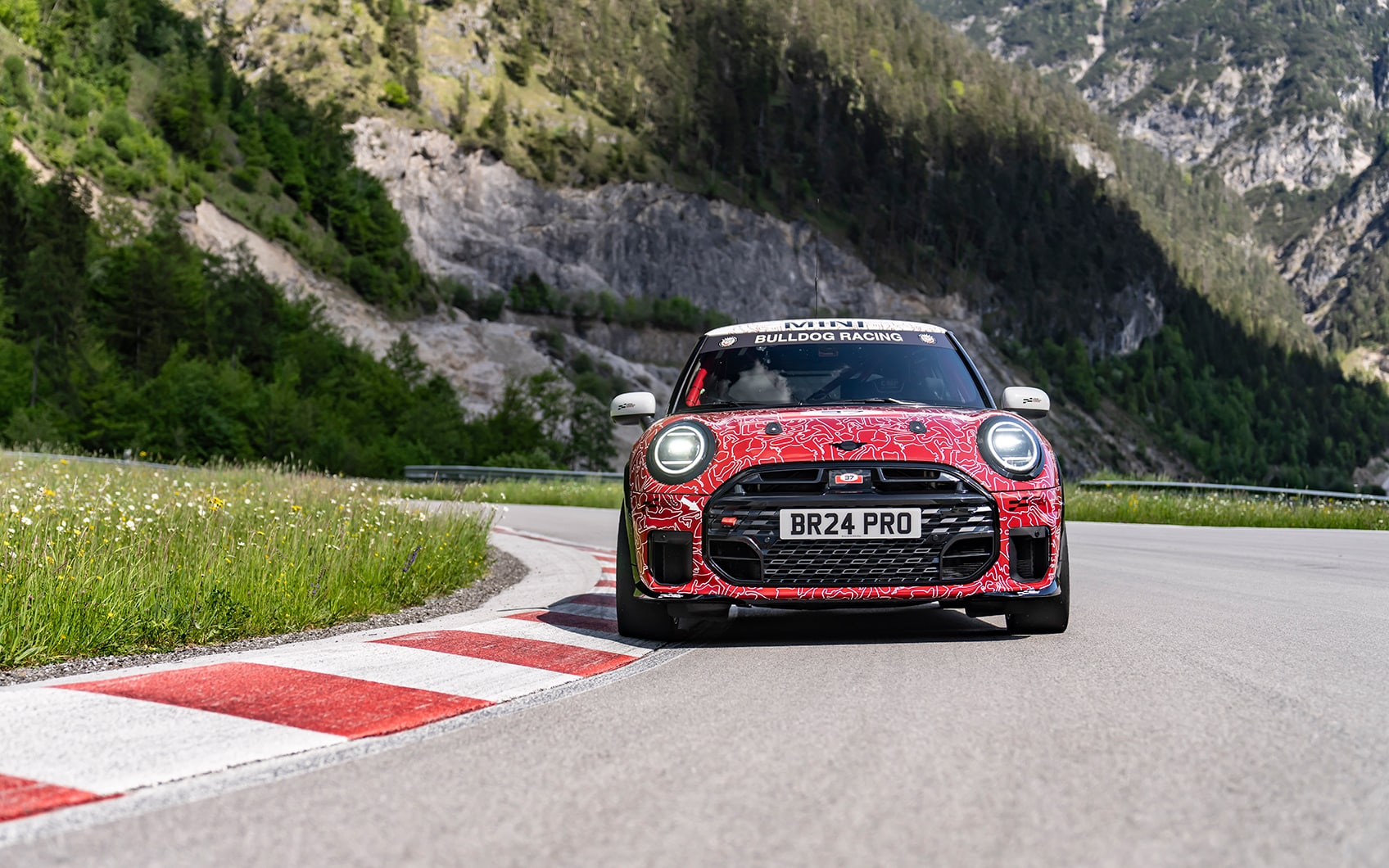P90549877_highRes_mini-john-cooper-wor-teaser