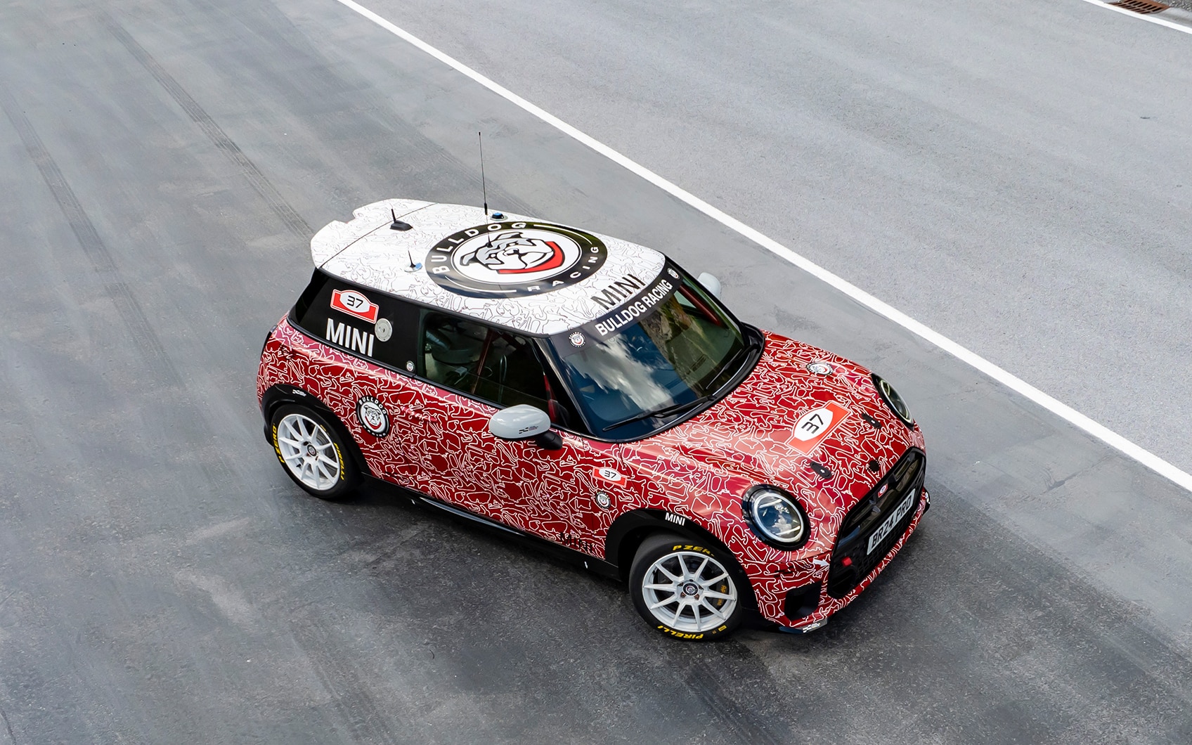 P90549893_highRes_mini-john-cooper-wor-teaser