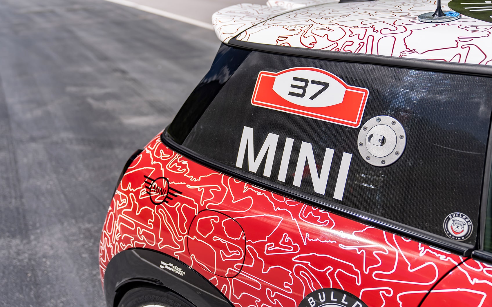 P90549899_highRes_mini-john-cooper-wor-teaser