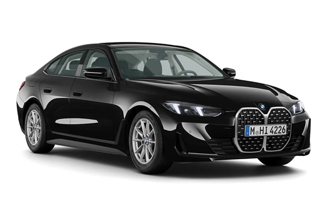Schwarzes BMW 4er Gran Coupé mit LED-Scheinwerfern und sportlichem Design seitlich vorne.