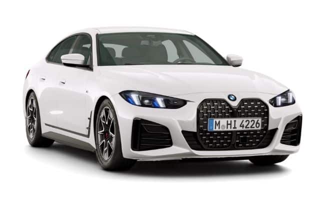 Weißes BMW 4er Gran Coupé in Frontansicht